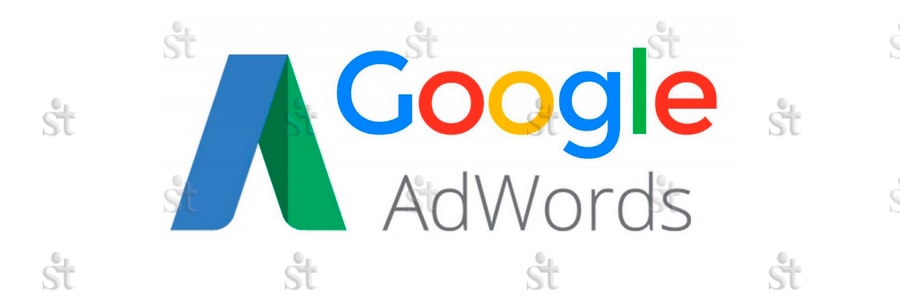 Логотип и надпись Google Ads на белом фоне